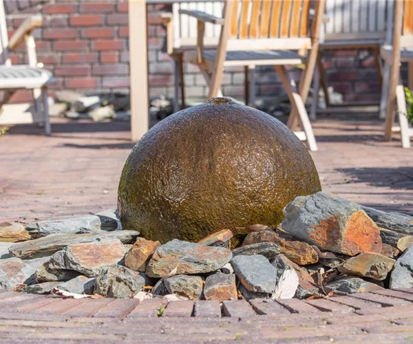- Mit dem Gartenbrunnen eine eigene Wohlfühloase schaffen  - Mit dem Gartenbrunnen eine eigene Wohlfühloase schaffen