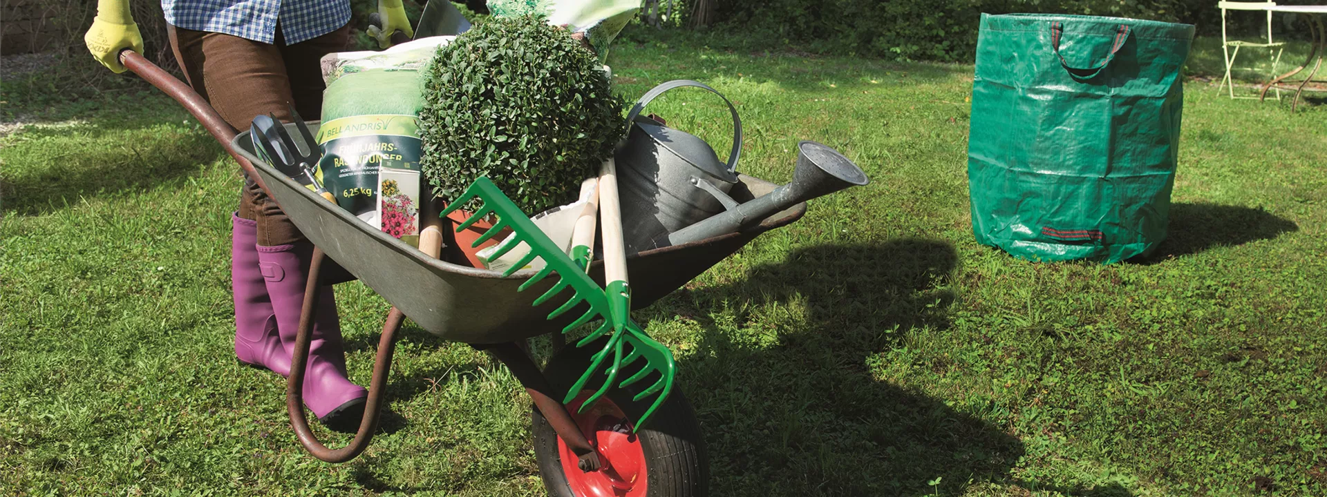 Gartenarbeit im Frühjahr_173991_BELLANDRIS_SAGAFLOR_AG-original