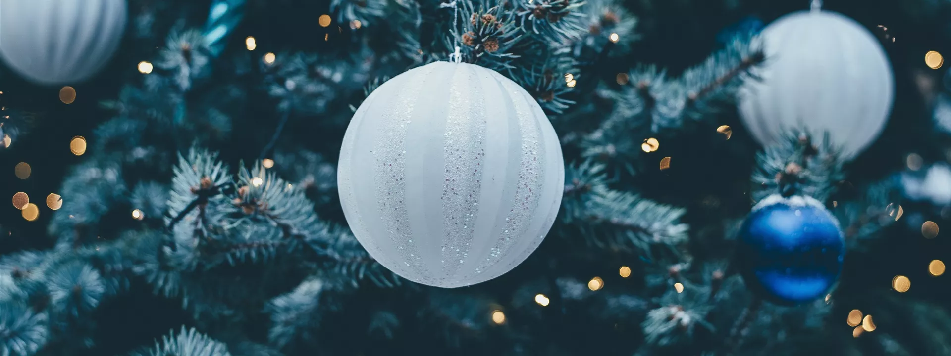christmas-baubles-1869989 christmas-baubles-1869989