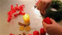 - Dekoration - Anfertigen eines Weihnachtskranzes  - Dekoration - Anfertigen eines Weihnachtskranzes