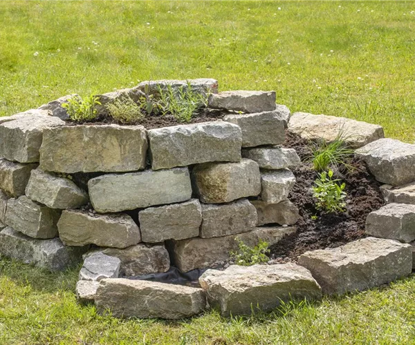 - Eine Kräuterspirale im Garten – frische Kräuter für Kräuterfans  - Eine Kräuterspirale im Garten – frische Kräuter für Kräuterfans